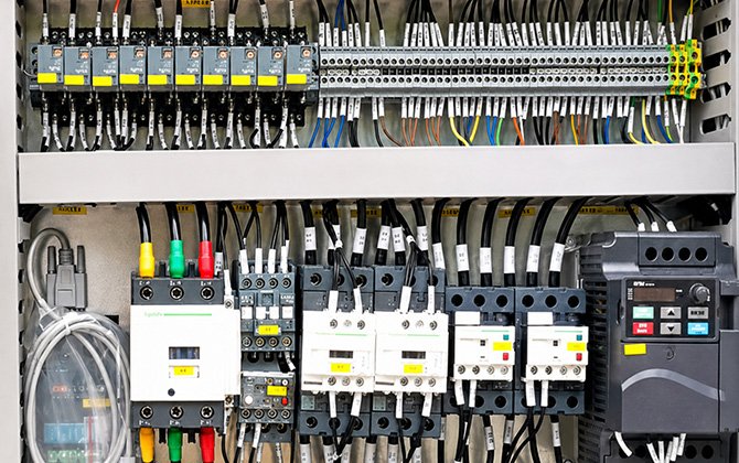 HiURTB chiller electrical control panel