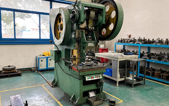 HiURTB extraction chiller metal stamping press machine