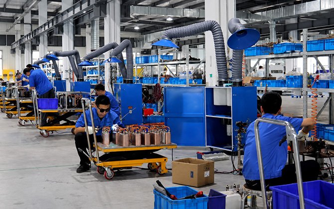 HiURTB industrial chiller production workshop